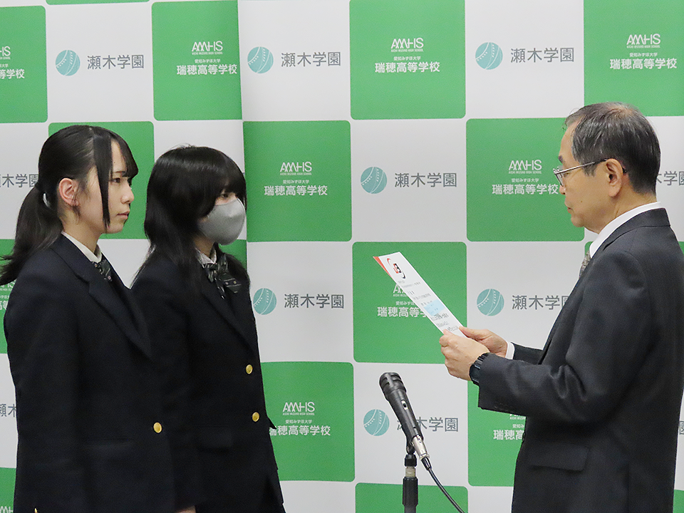  /></p>
        </article>
    </section>

    <section class=